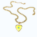 Collar amarillo.