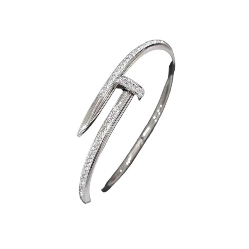 Pulsera clavito.