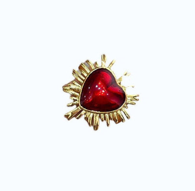 Anillo de corazón rojo