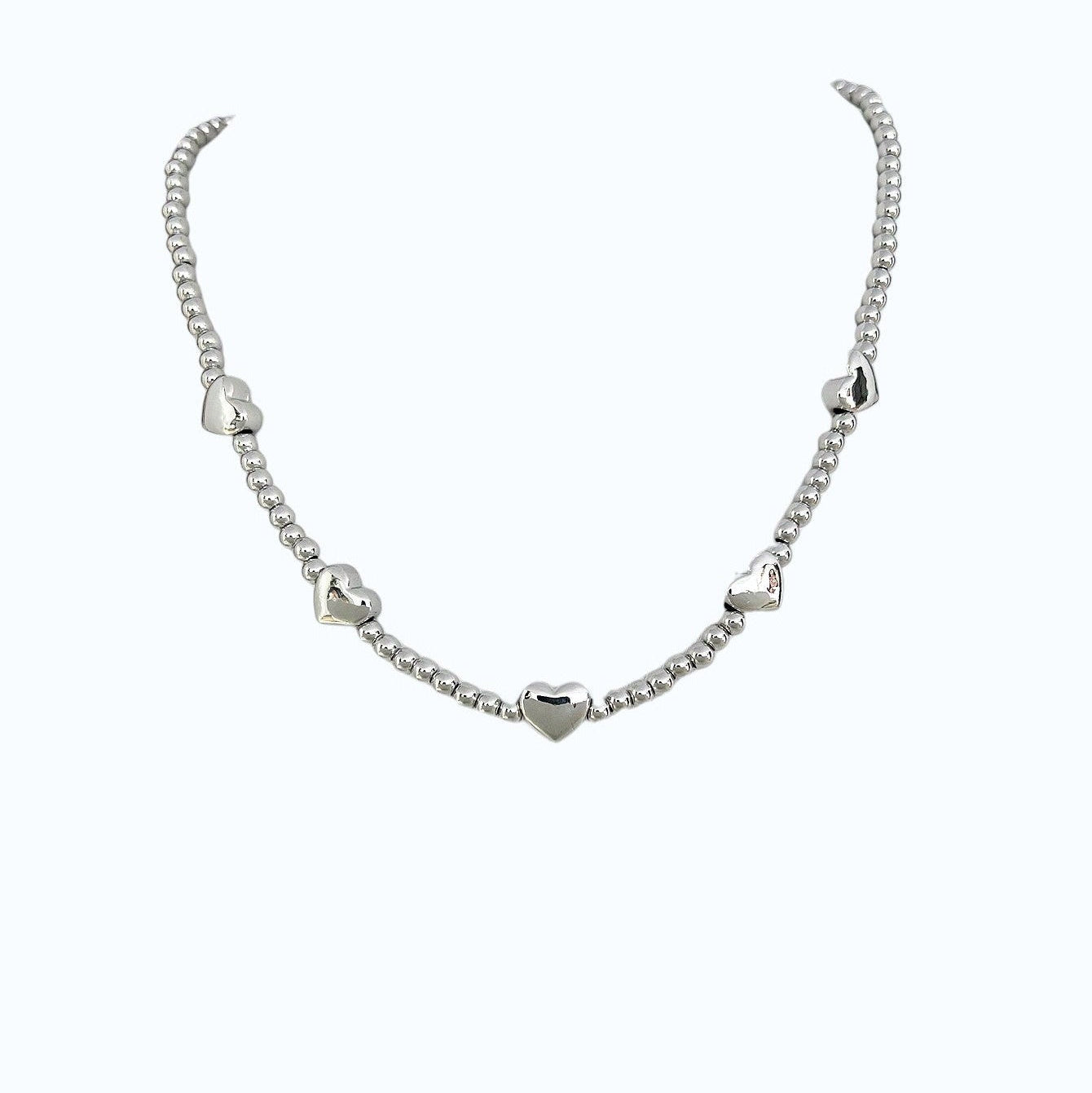 Collar delicado de bolitas y corazones plata