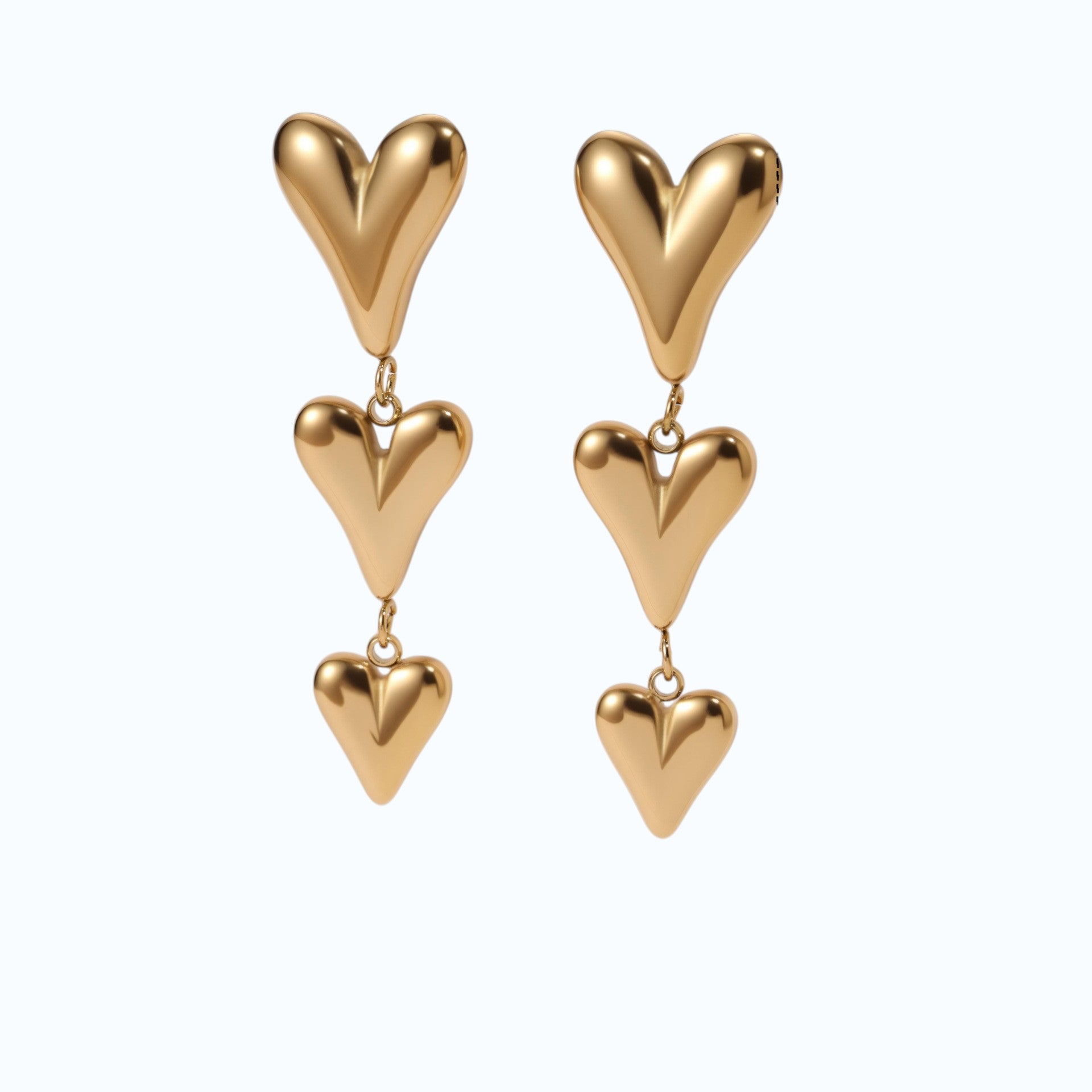 Aretes de corazones.