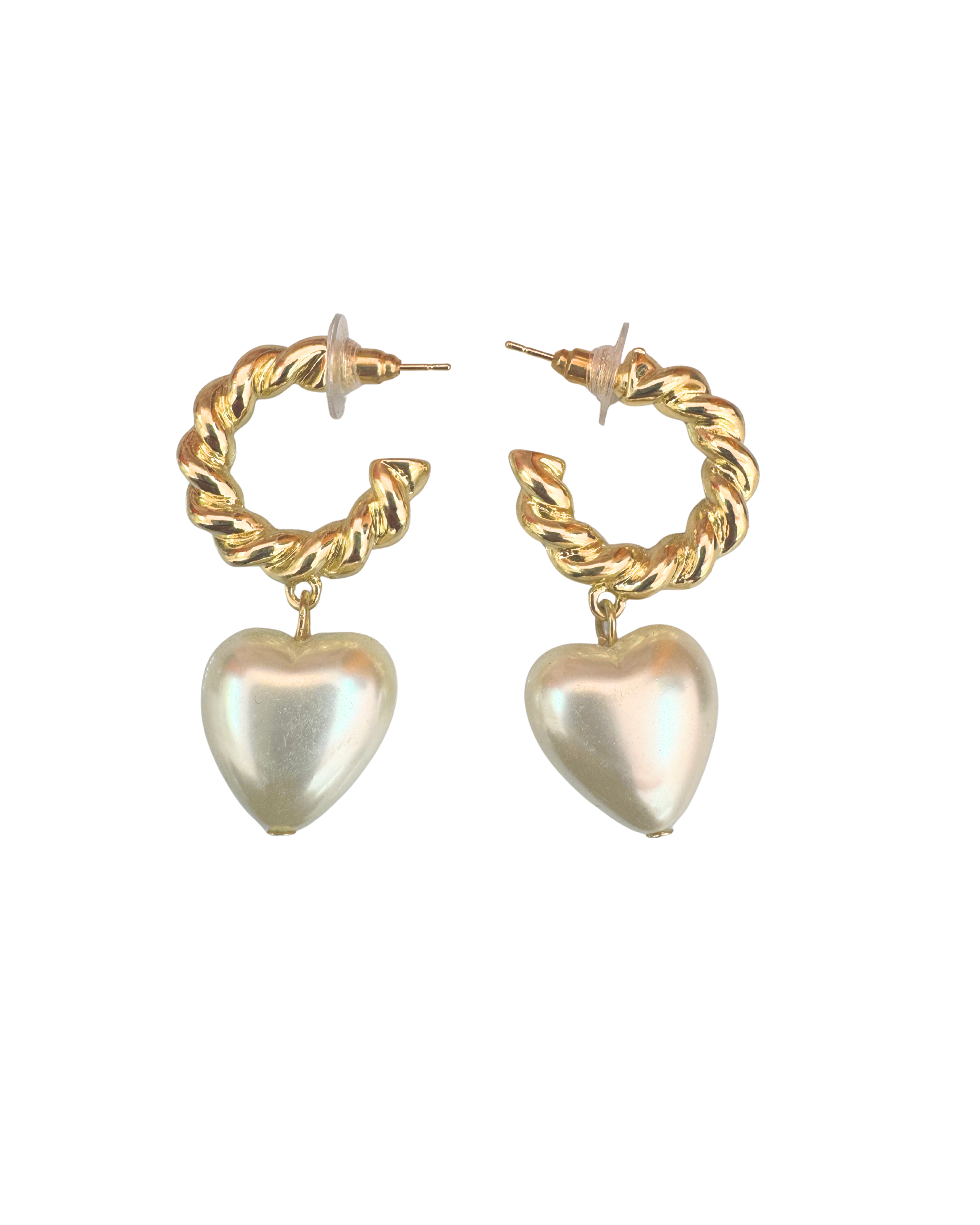 aretes de perlas en forma de corazon